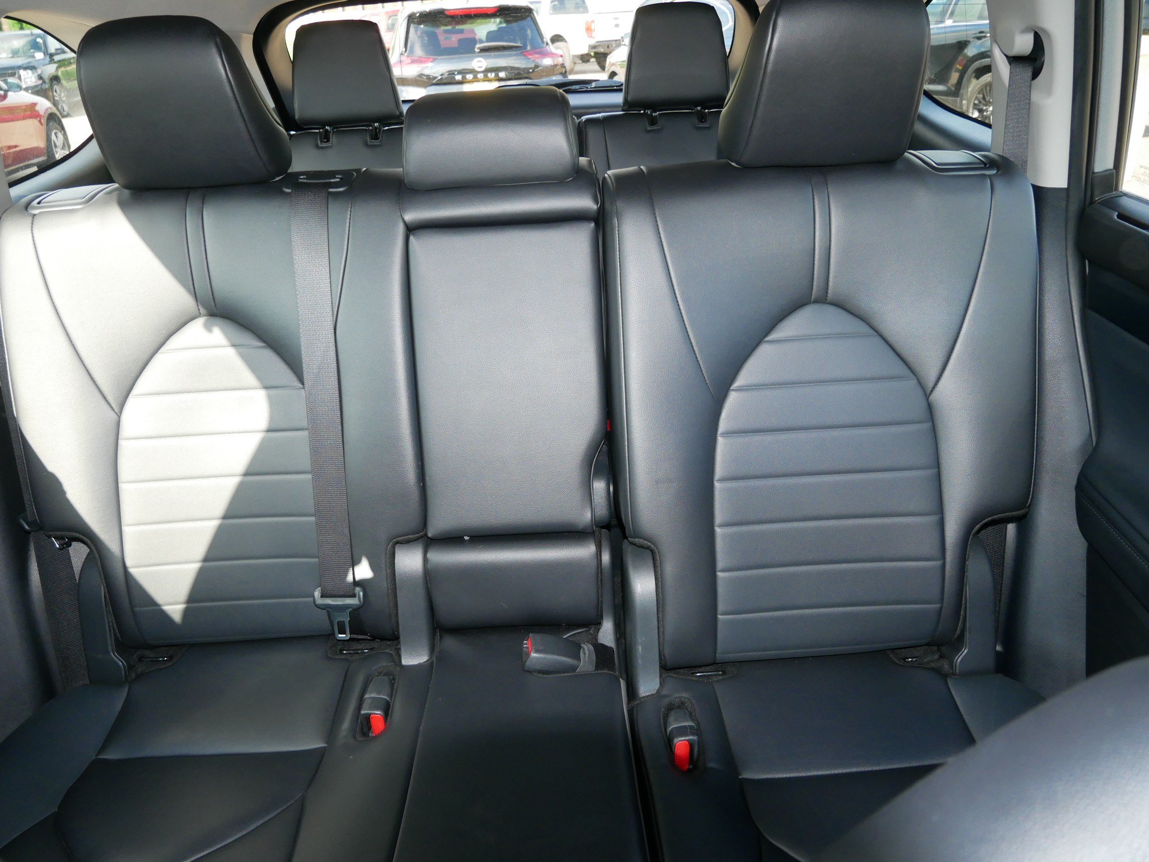 Used 2024 Toyota Highlander XLE AWD/4WD image 13