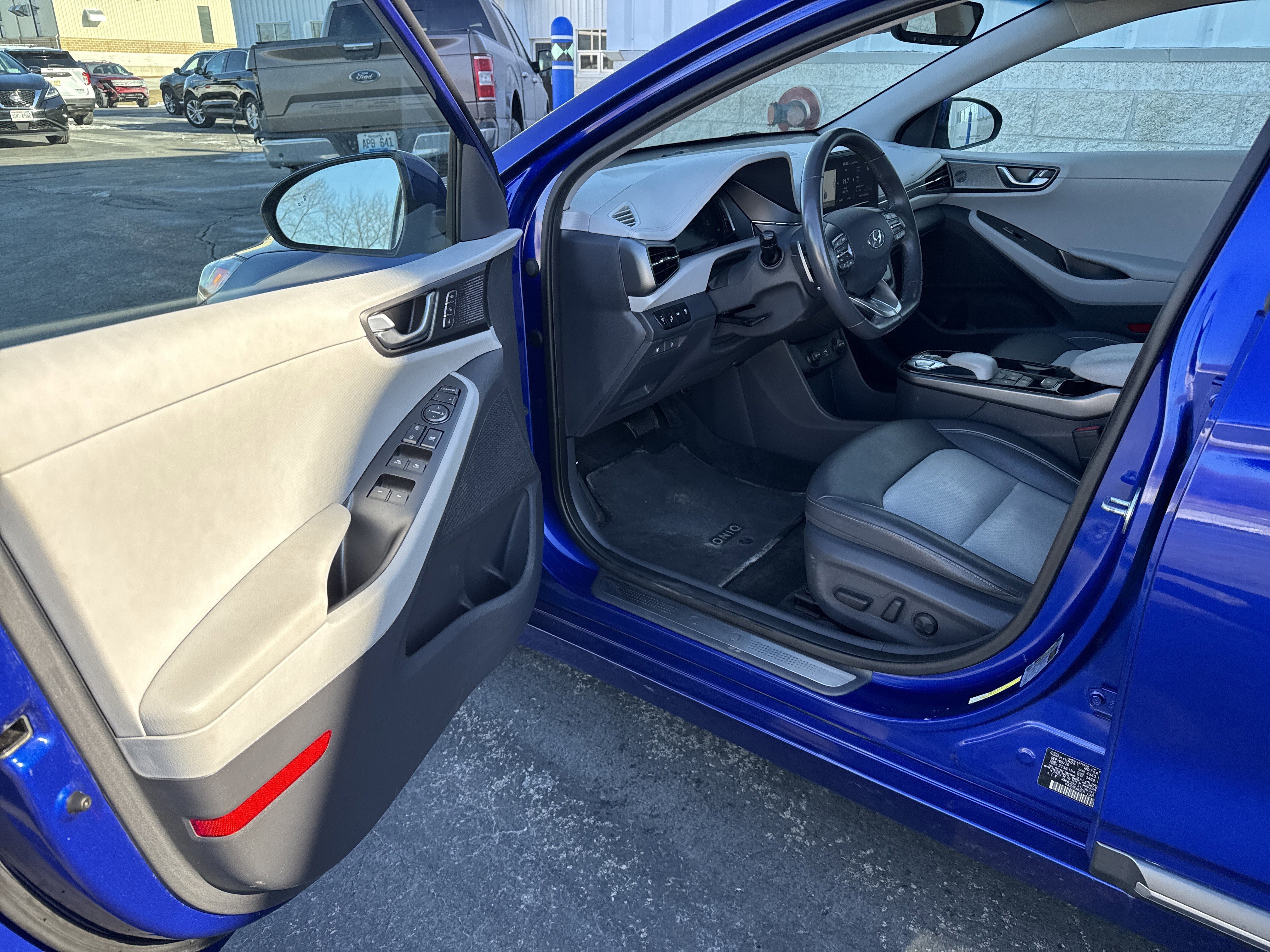 Used 2020 Hyundai Ioniq Limited image 15