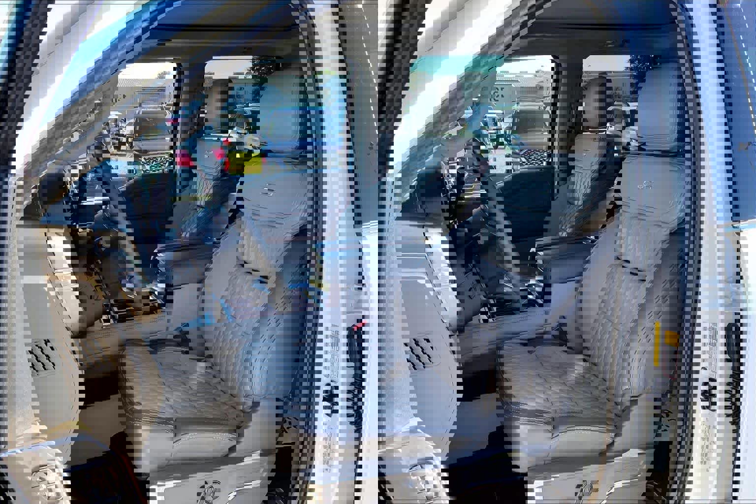 Certified 2025 Ford F350 Platinum w/ Platinum Plus Package image 9