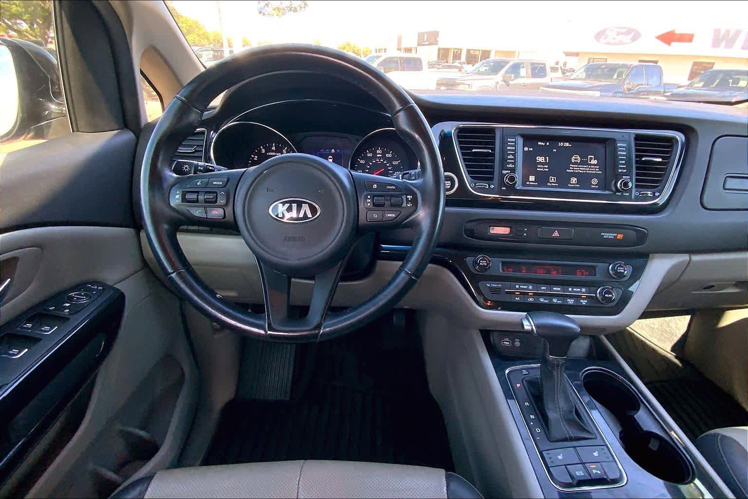 Used 2017 Kia Sedona EX FWD image 5