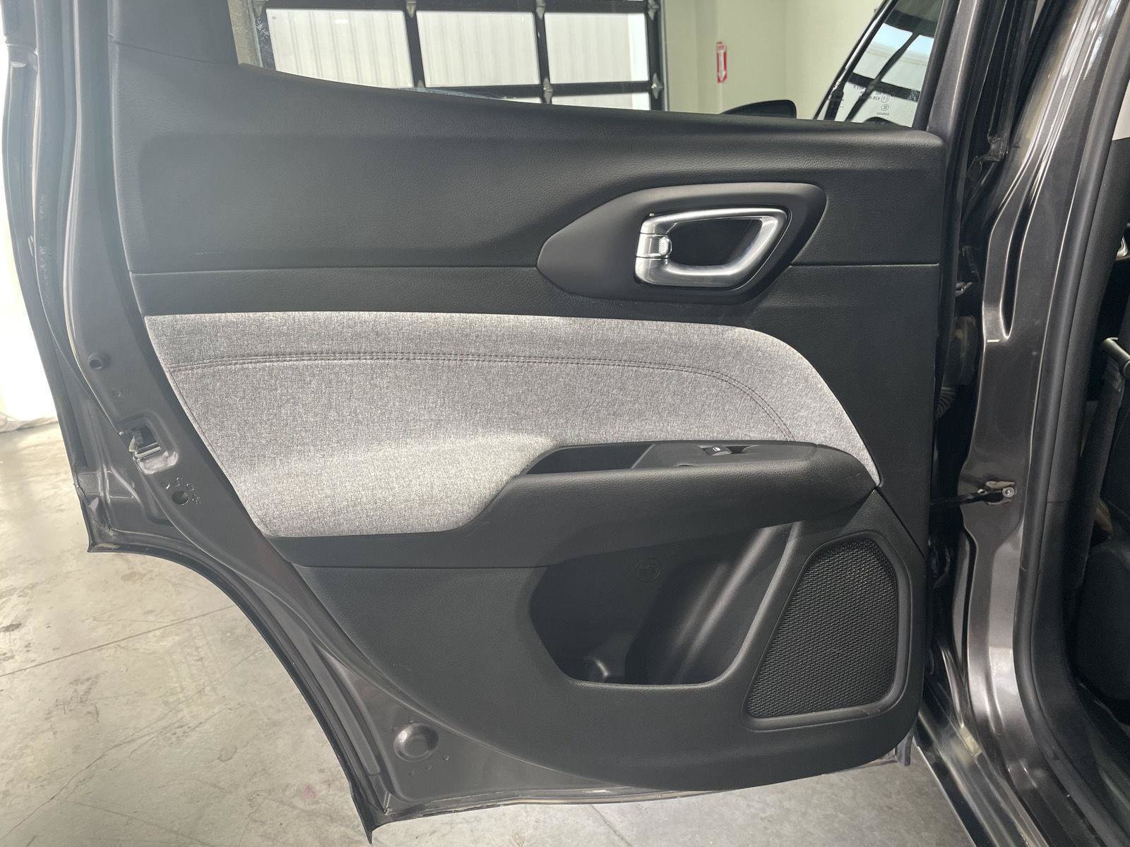 Used 2022 Jeep Compass Latitude AWD/4WD image 23