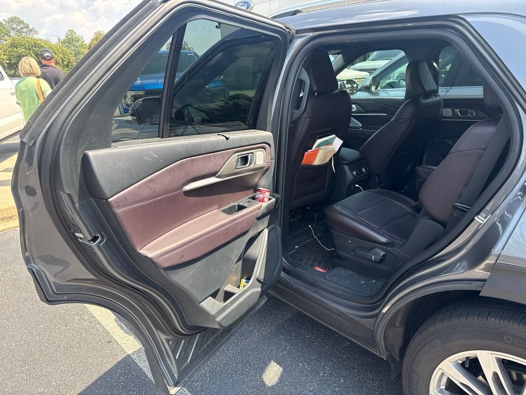 Certified 2025 Ford Explorer Platinum RWD image 16