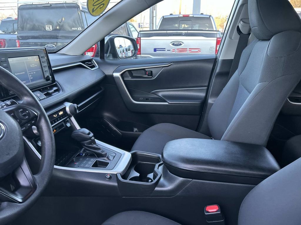 Used 2019 Toyota RAV4 LE image 21