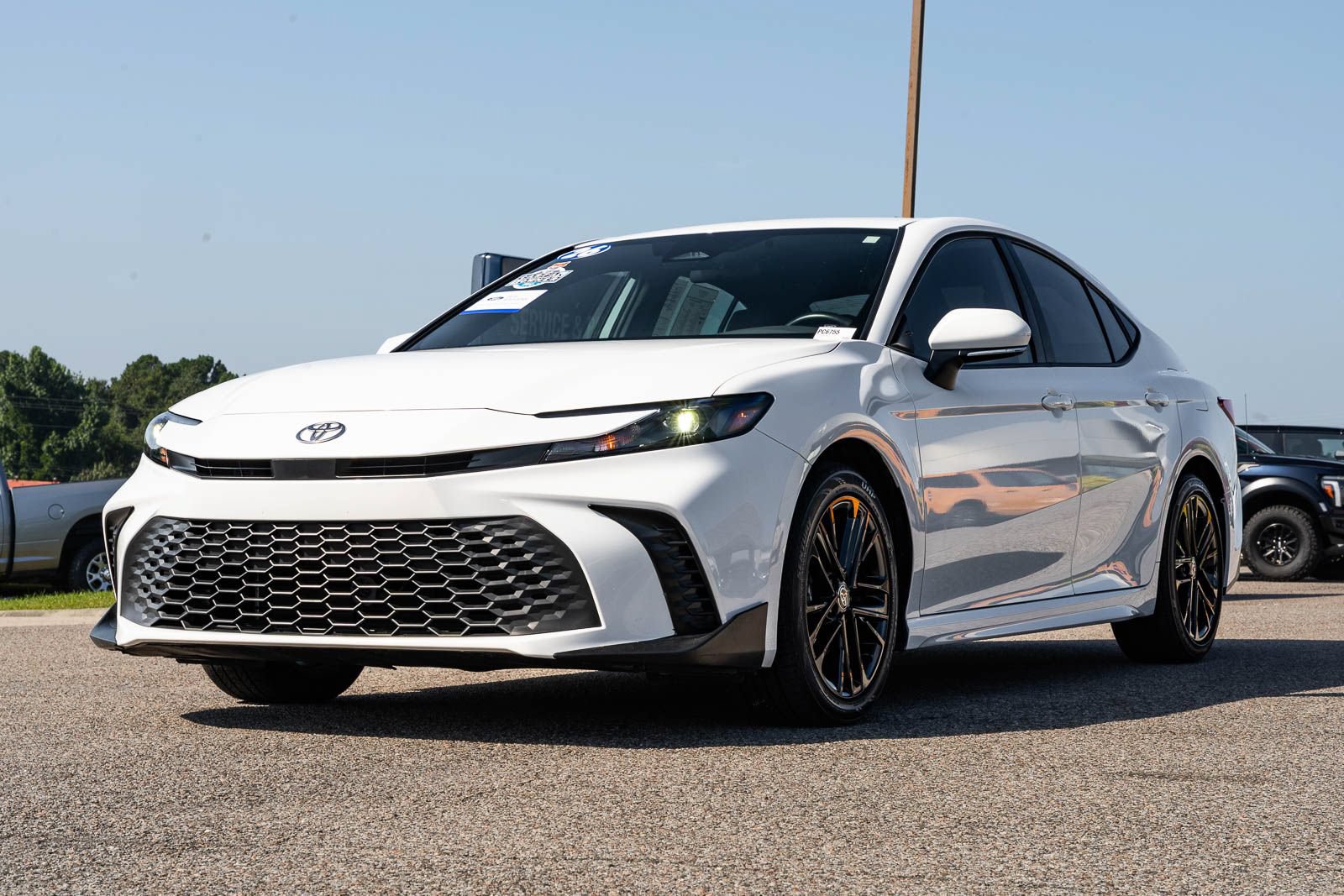 Used 2026 Toyota Camry SE FWD image 3