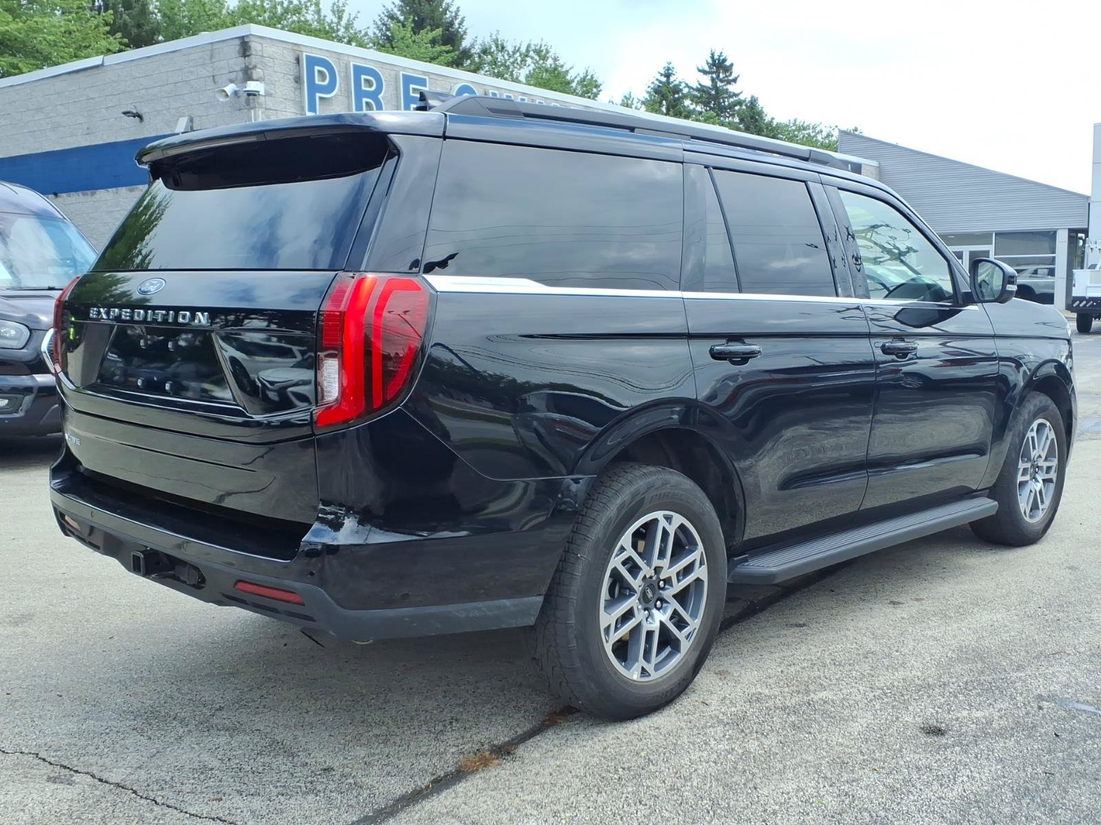 Certified 2025 Ford Expedition Active AWD/4WD image 4