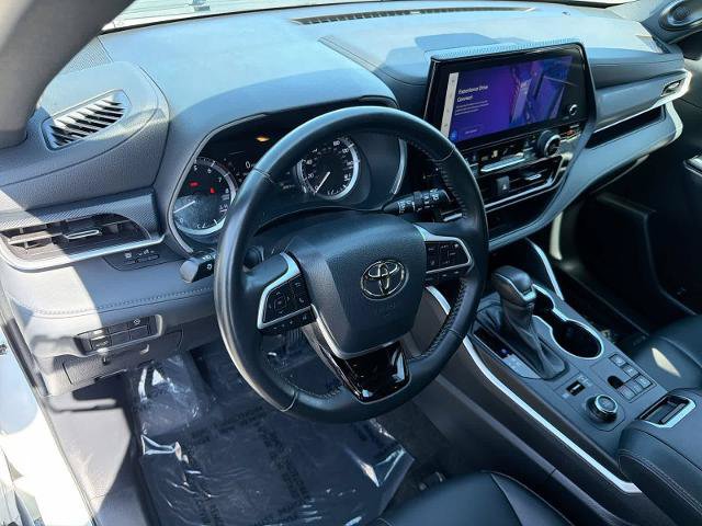 Used 2023 Toyota Highlander XSE AWD/4WD image 10