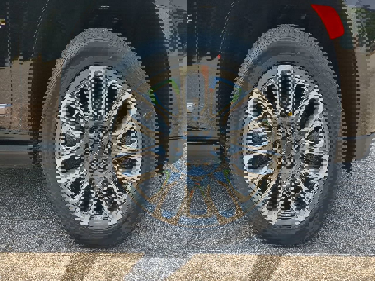 Used 2023 GMC Yukon XL Denali Ultimate image 9