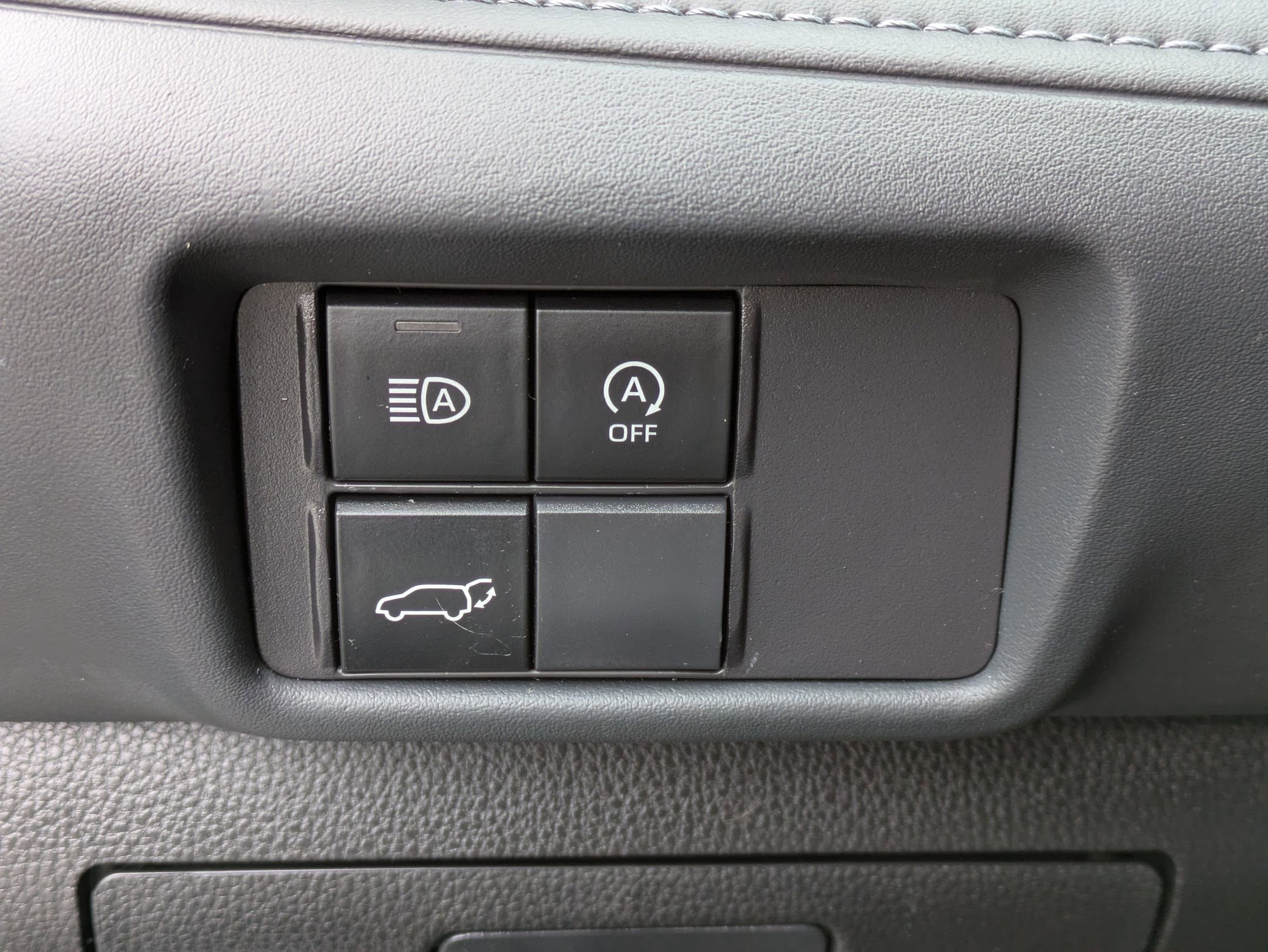 Used 2023 Toyota Highlander LE AWD/4WD image 14