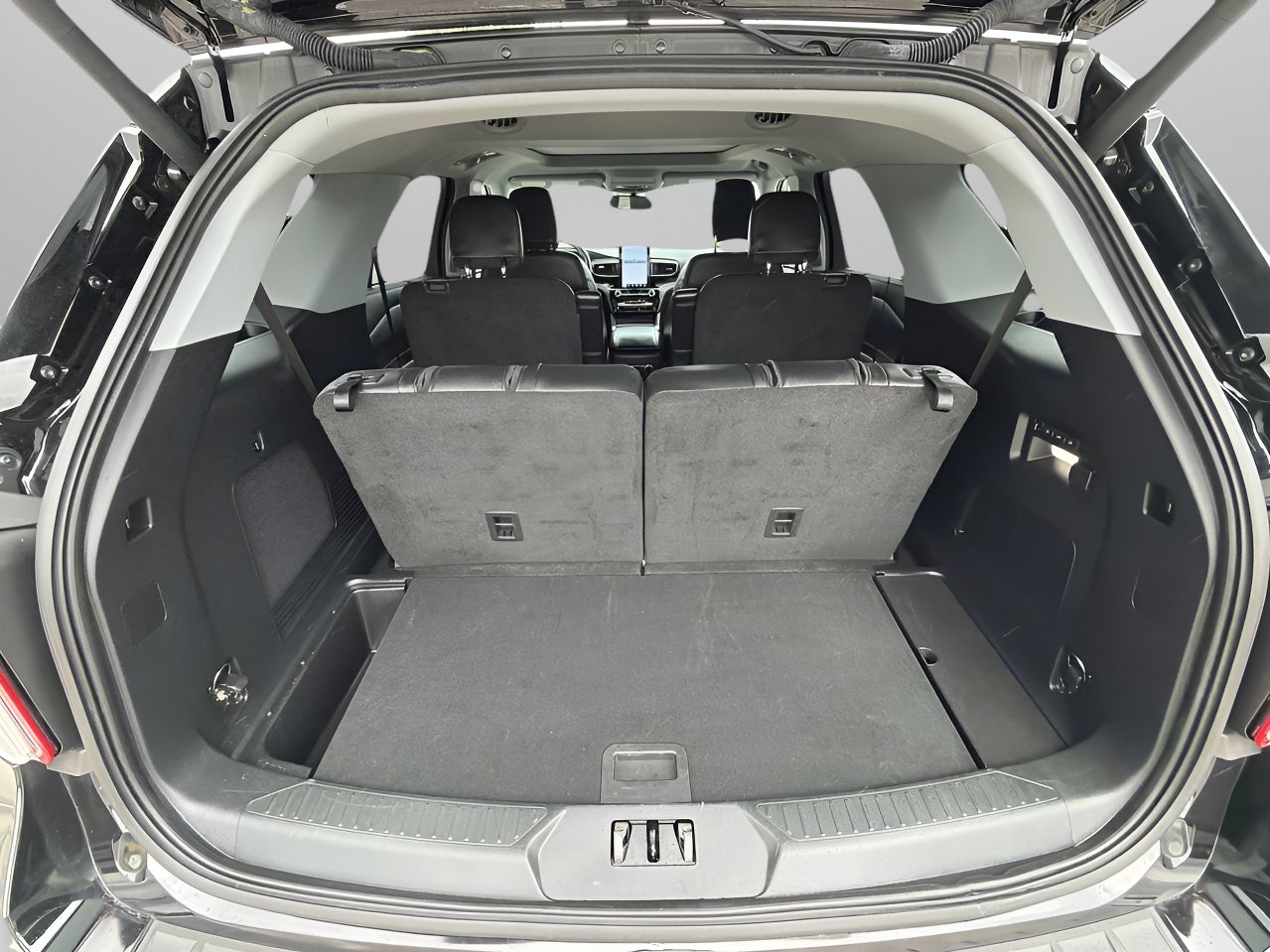 Certified 2023 Ford Explorer Limited w/ Limited Technology Package RWD image 8