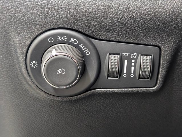 Used 2025 Jeep Compass Limited AWD/4WD image 11