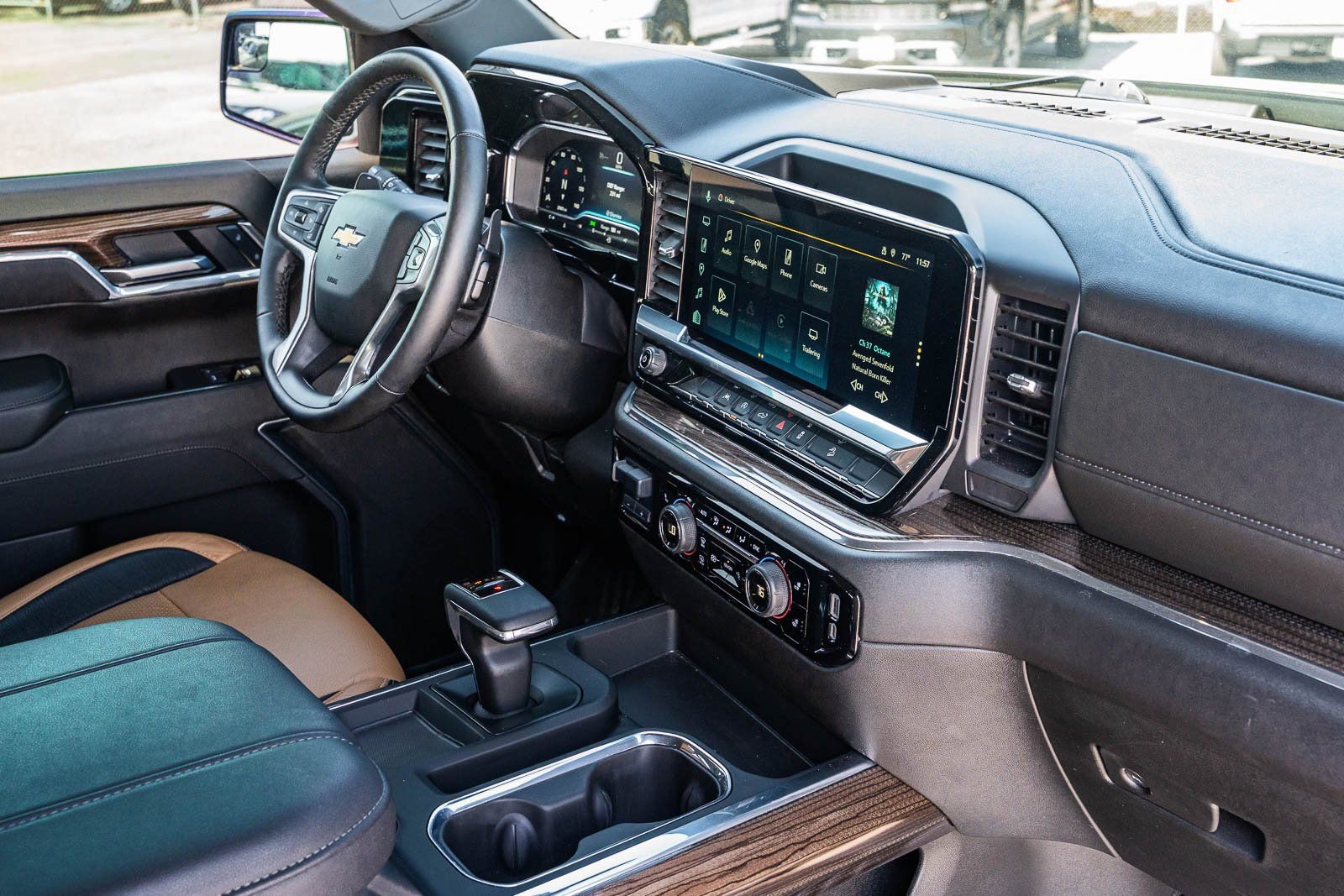 Used 2025 Chevrolet Silverado 1500 LT image 14