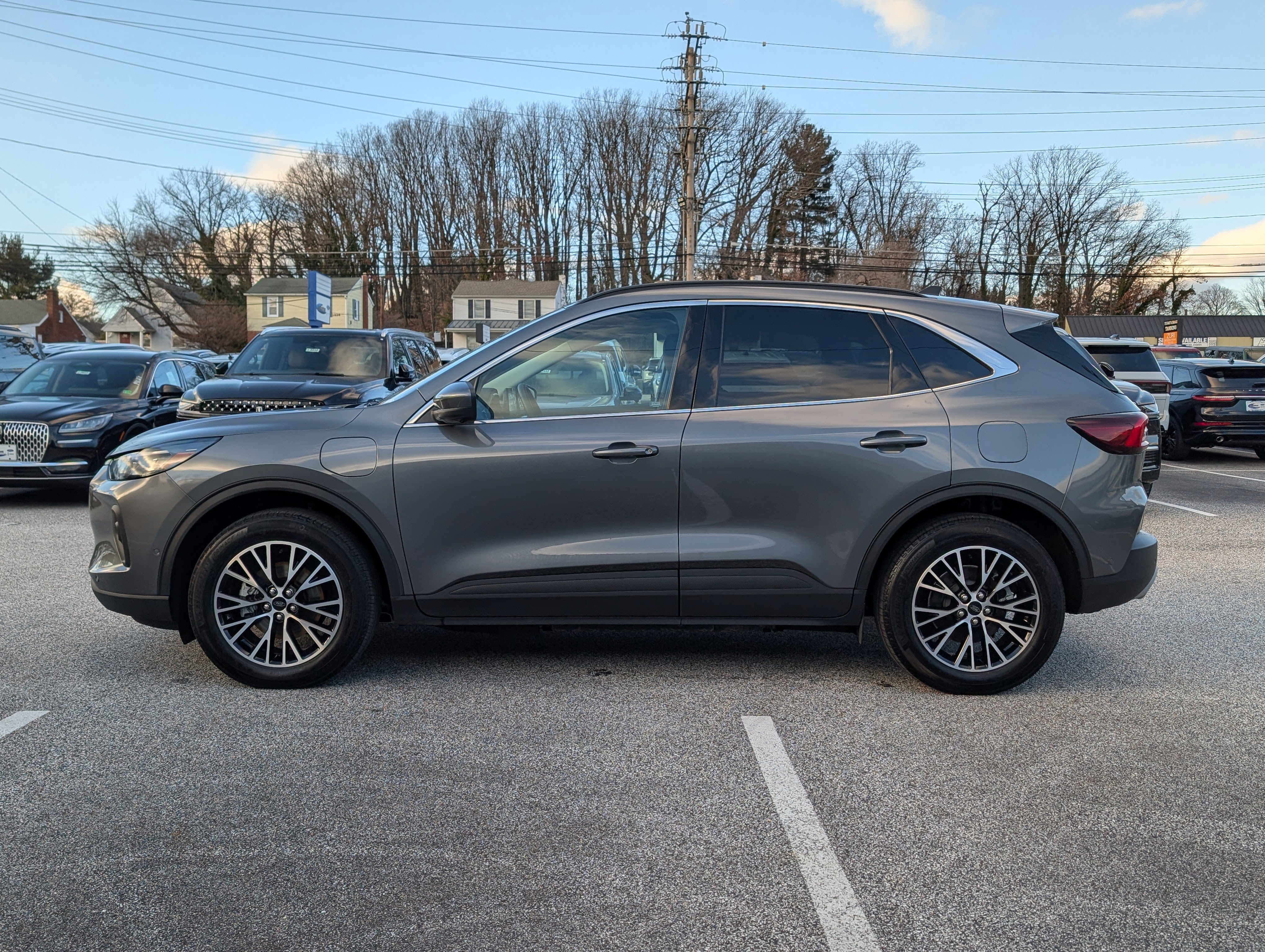Certified 2023 Ford Escape SE w/ PHEV Premium Package image 6