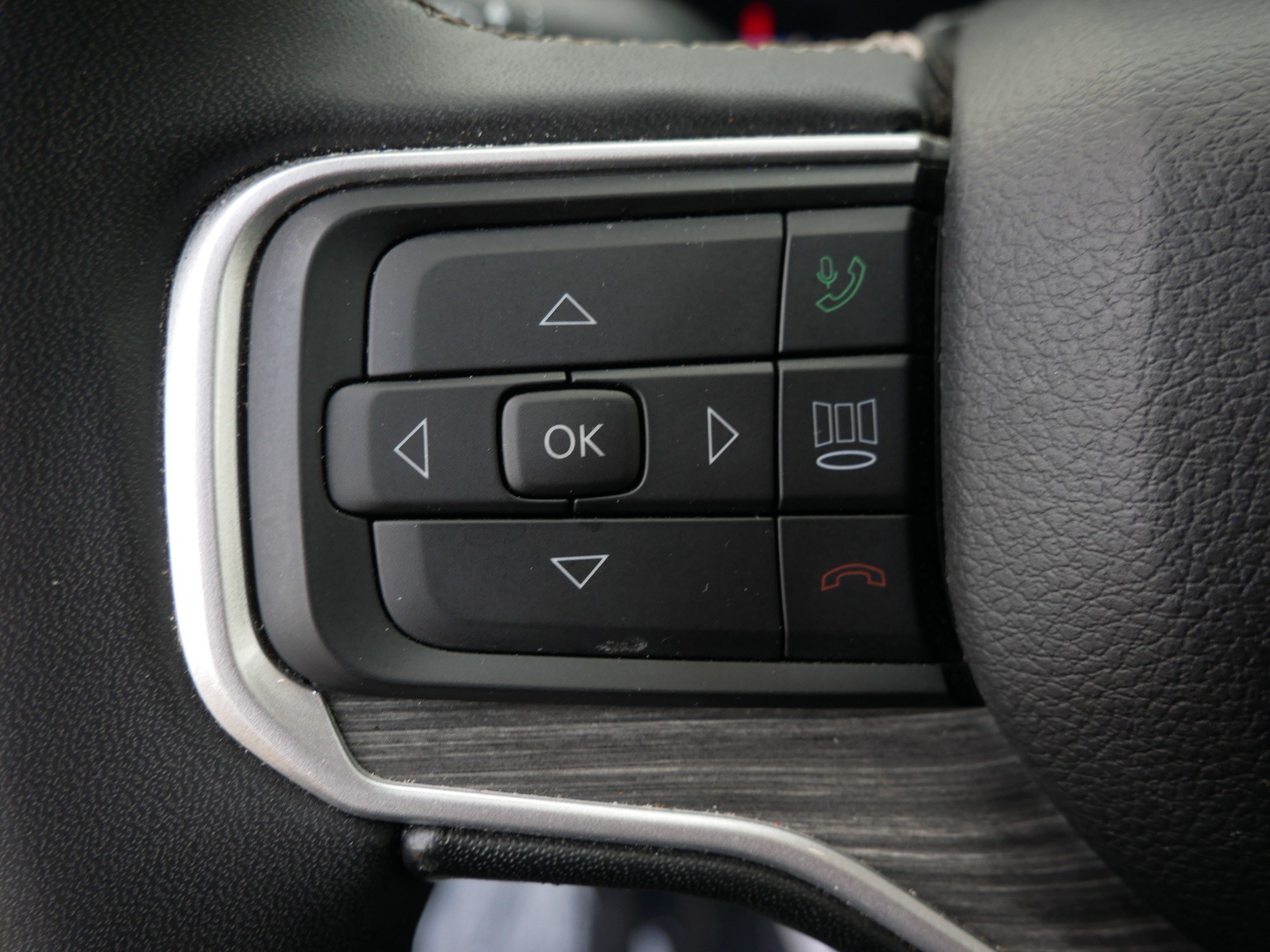 Used 2024 Jeep Wagoneer L Series II AWD/4WD image 29