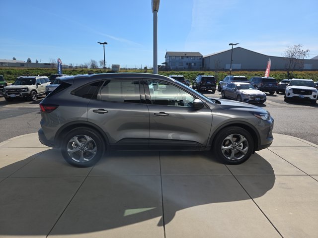 Certified 2025 Ford Escape ST-Line AWD/4WD image 6