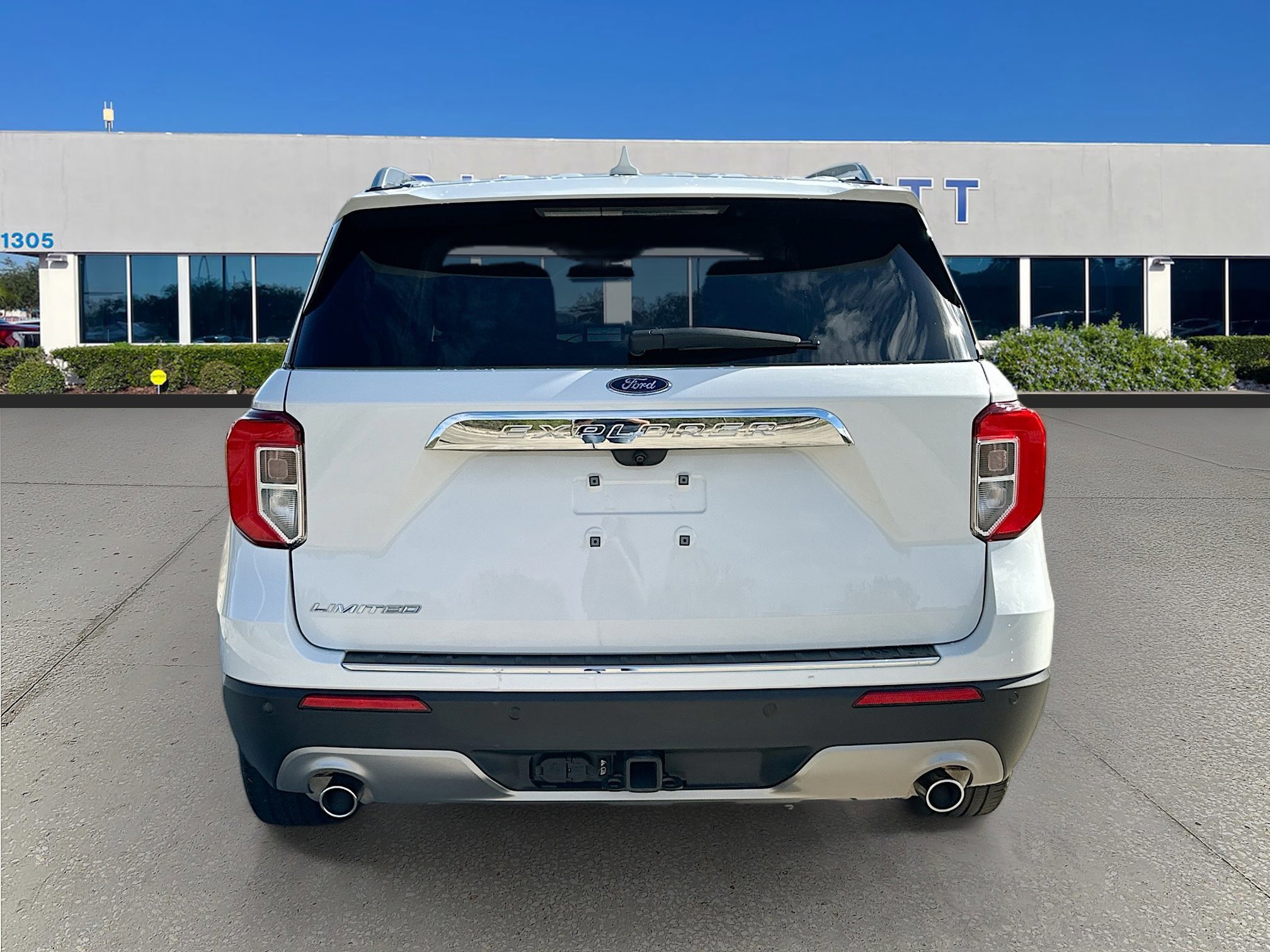 Certified 2022 Ford Explorer Limited w/ Limited Technology Package image 4