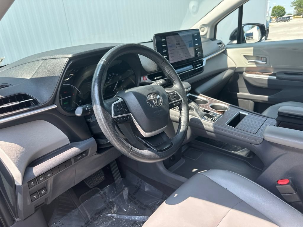 Used 2021 Toyota Sienna XLE w/ XLE Plus Package FWD image 15