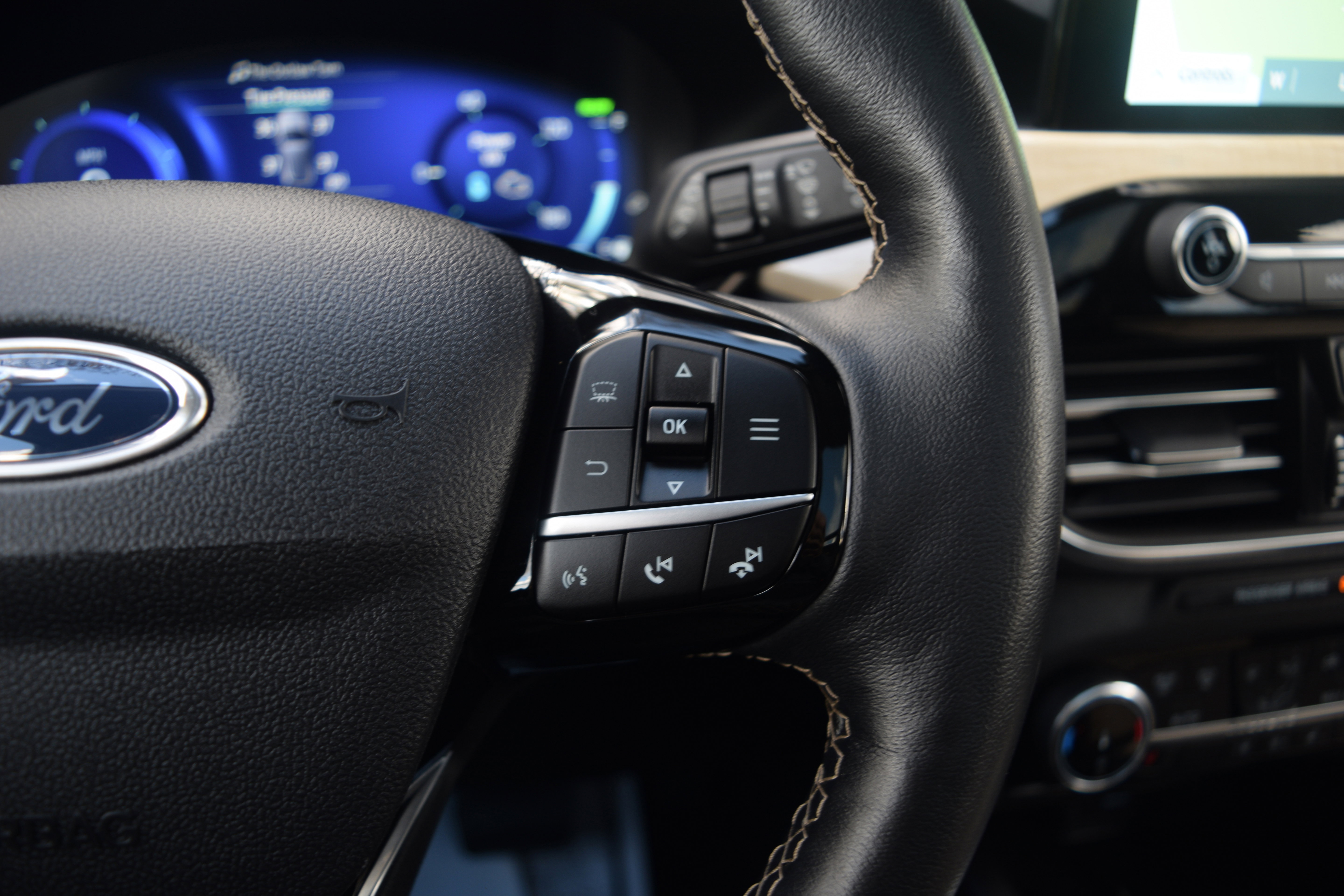 Certified 2022 Ford Escape Titanium w/ Titanium Premium Package image 5