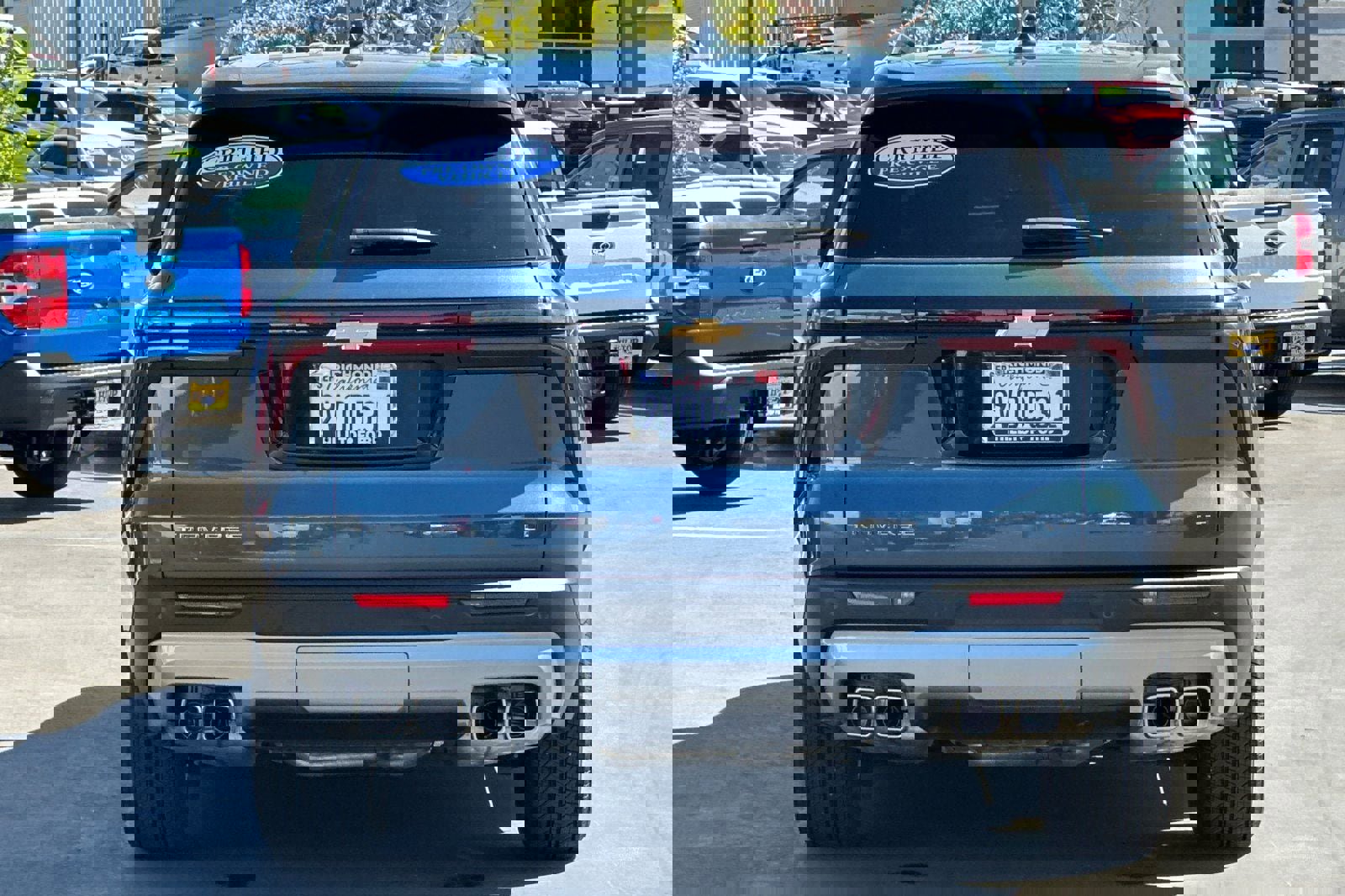 Used 2024 Chevrolet Traverse LT w/ Trailering Package FWD image 4