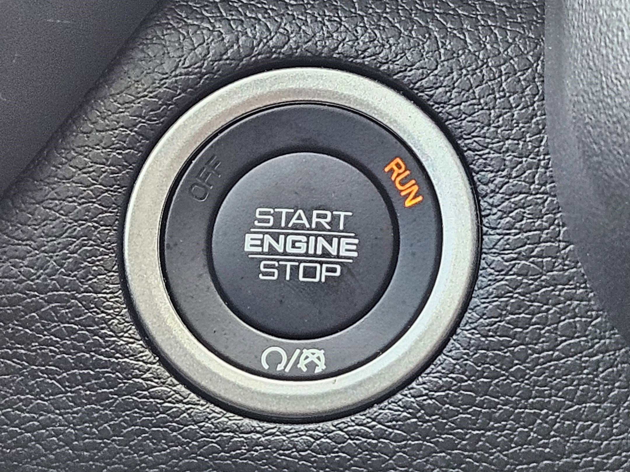 Used 2025 RAM 2500 Laramie AWD/4WD image 40