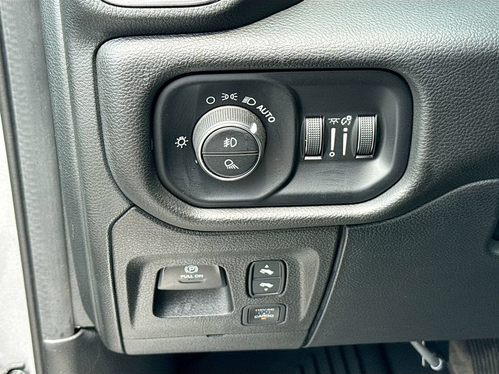 Used 2022 RAM 1500 Laramie AWD/4WD image 11