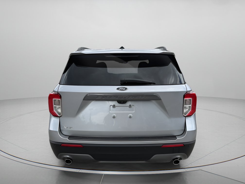 Certified 2022 Ford Explorer XLT w/ Equipment Group 202A RWD image 4