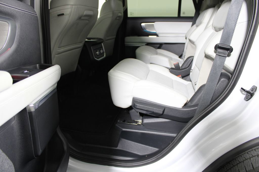 Certified 2025 Ford Expedition Platinum image 12