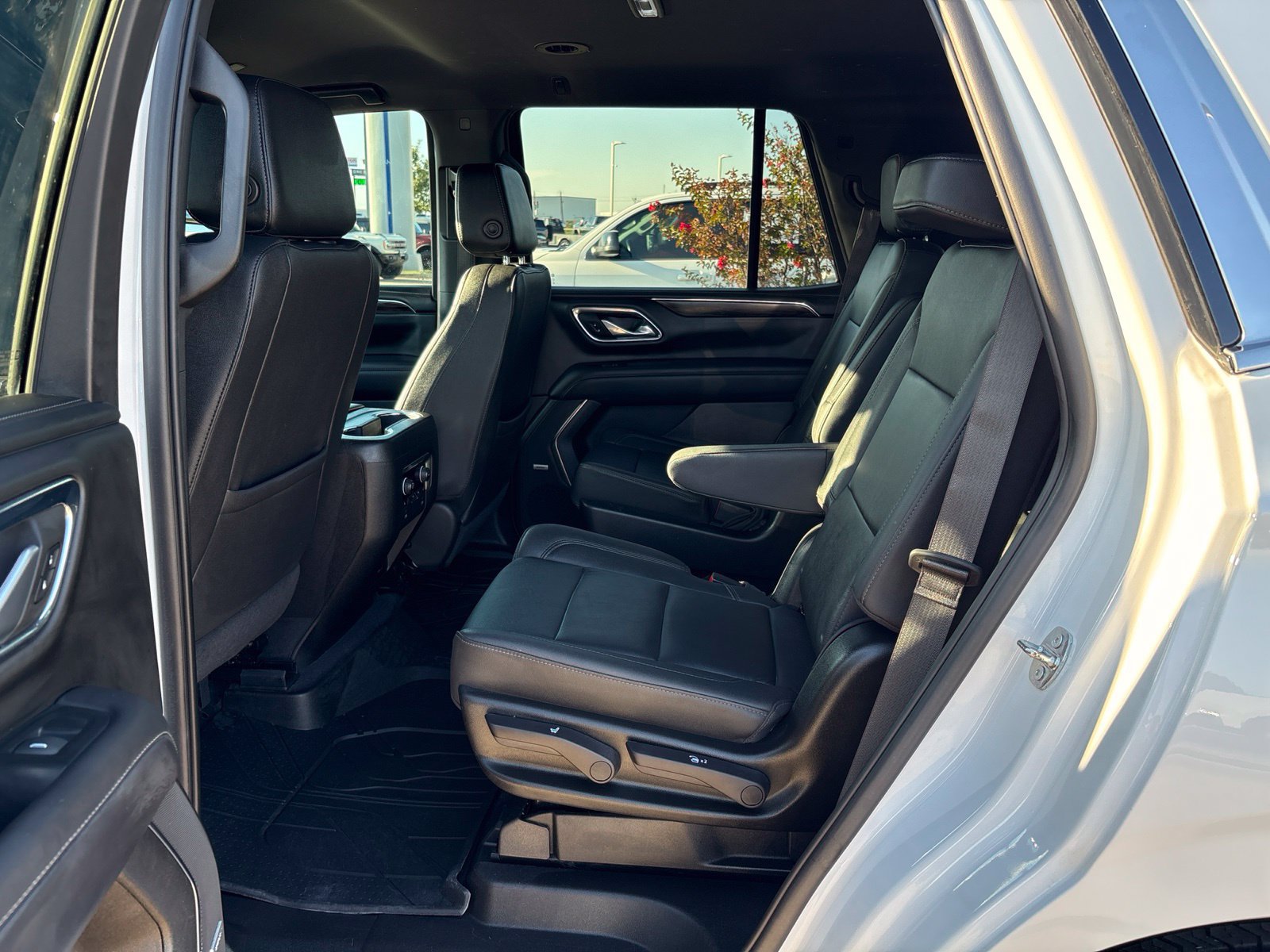 Used 2022 Chevrolet Tahoe LT w/ Luxury Package RWD image 13