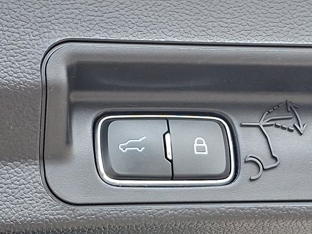 Certified 2023 Ford Explorer Limited w/ Limited Technology Package image 30