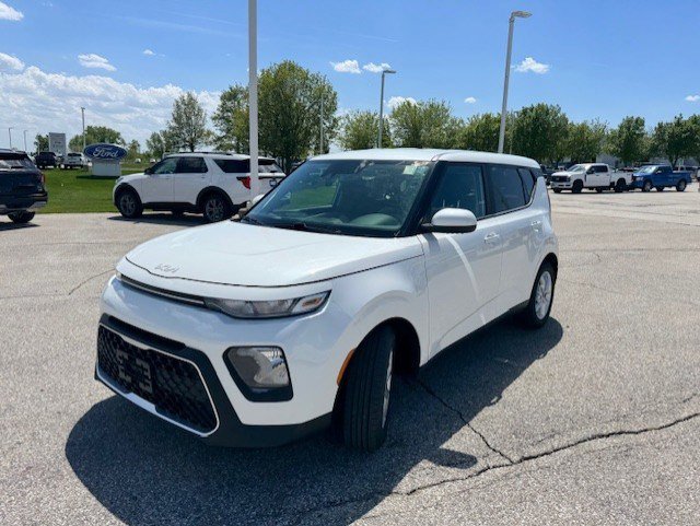 Used 2022 Kia Soul LX w/ Technology Package FWD image 3