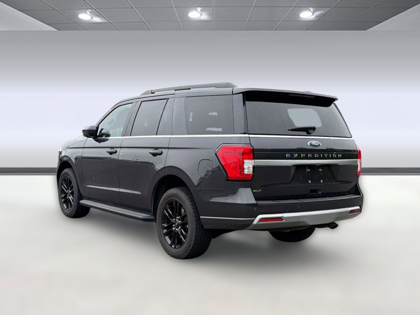 Certified 2024 Ford Expedition XLT RWD image 3