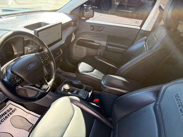 Certified 2025 Ford Maverick Lariat w/ Black Appearance Package AWD/4WD image 17