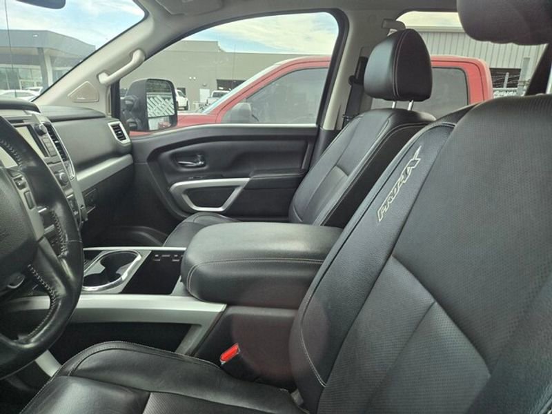 Used 2019 Nissan Titan PRO-4X w/ Pro-4x Convenience Package image 10