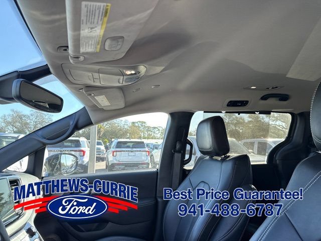 Used 2025 Chrysler Pacifica Select FWD image 11