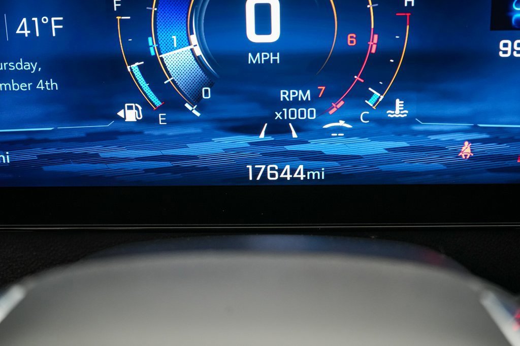 Used 2025 Chevrolet Traverse LT image 17