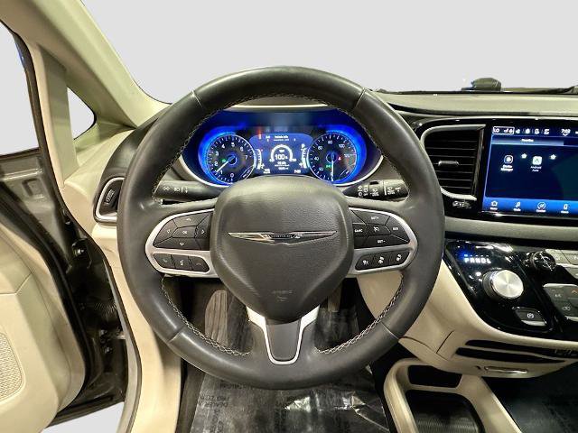 Used 2022 Chrysler Pacifica Touring-L image 10