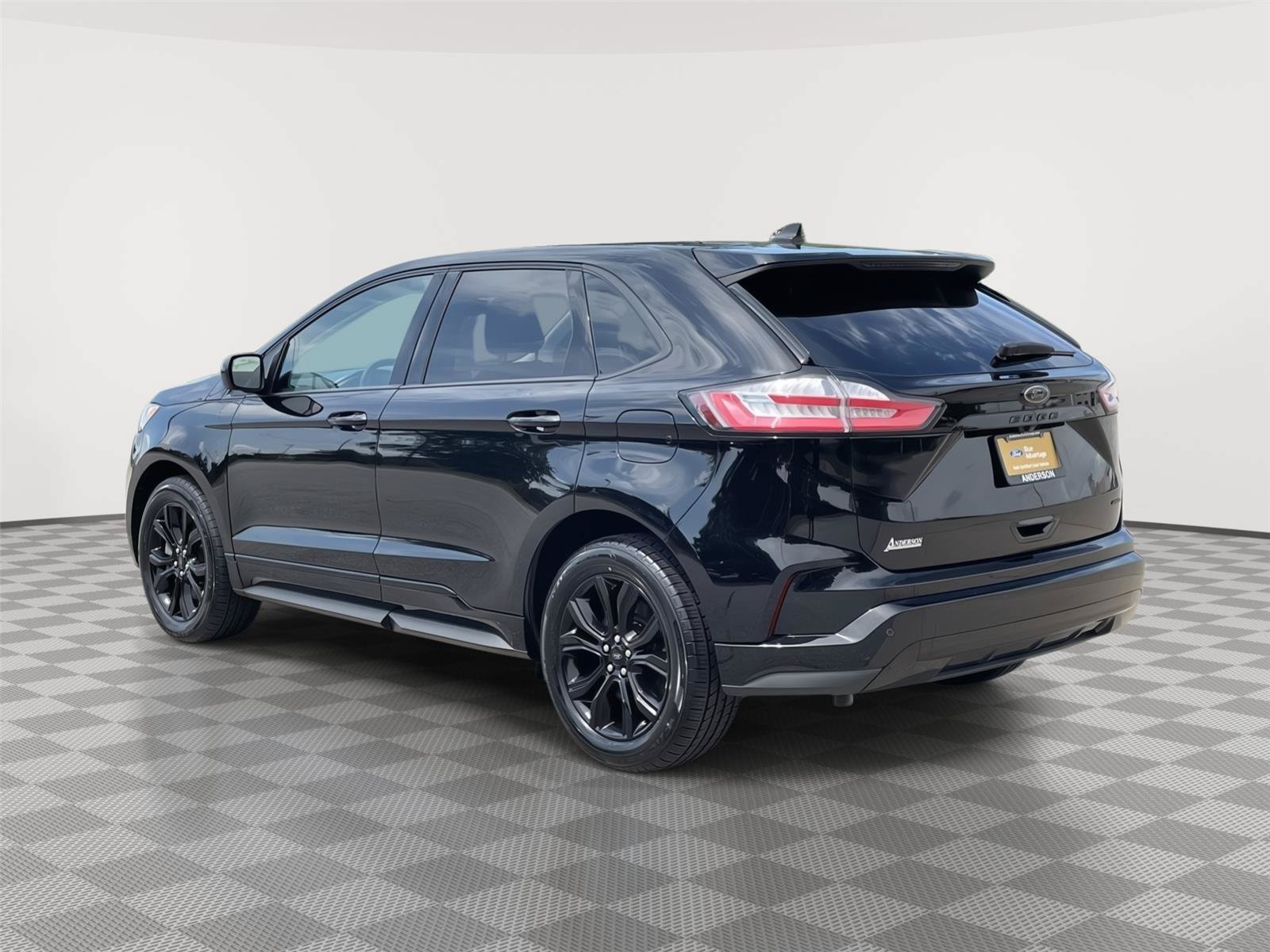 Certified 2023 Ford Edge SE w/ Black Appearance Package AWD/4WD image 9