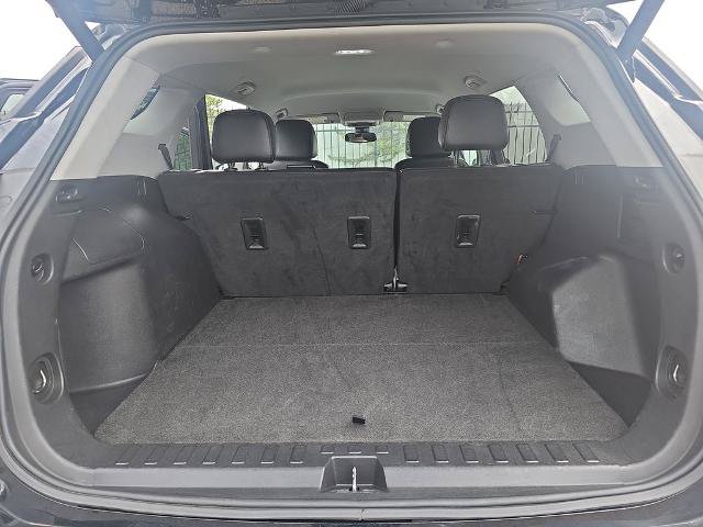 Used 2023 GMC Terrain SLT AWD/4WD image 12