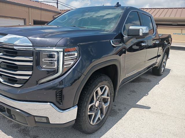 Used 2023 GMC Sierra 1500 SLT AWD/4WD image 3