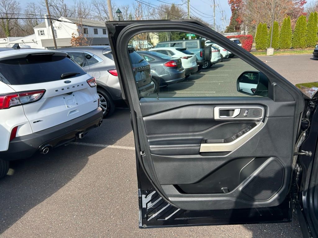 Certified 2021 Ford Explorer XLT image 12