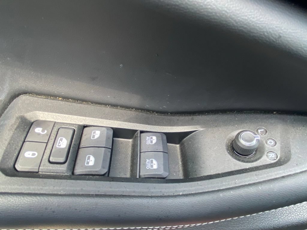 Used 2025 Jeep Grand Cherokee Altitude AWD/4WD image 11