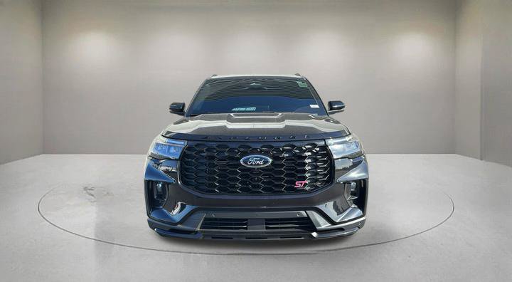 Certified 2026 Ford Explorer ST-Line w/ ST-Line Street Pack RWD image 2