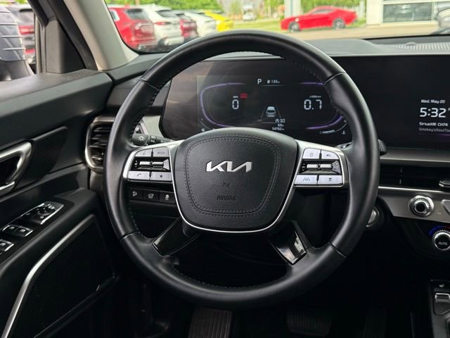 Used 2025 Kia Telluride S FWD image 8