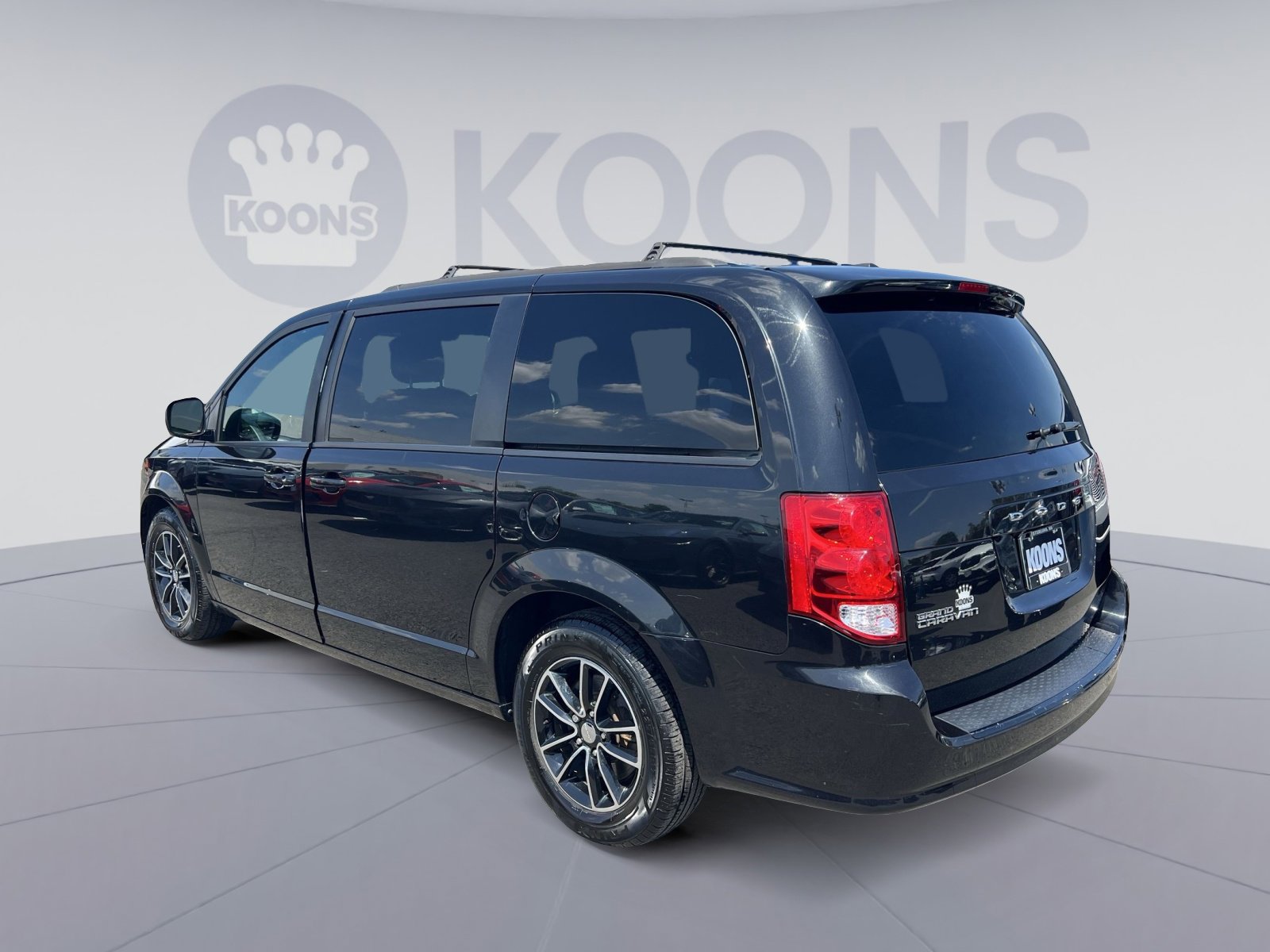 Used 2019 Dodge Grand Caravan SE FWD image 8