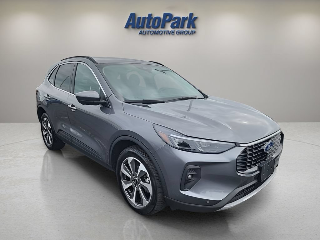 Certified 2024 Ford Escape Platinum AWD/4WD image 1