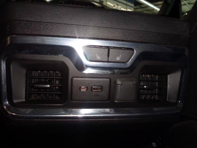 Used 2019 Chevrolet Silverado 1500 LTZ w/ LTZ Premium Package AWD/4WD image 12