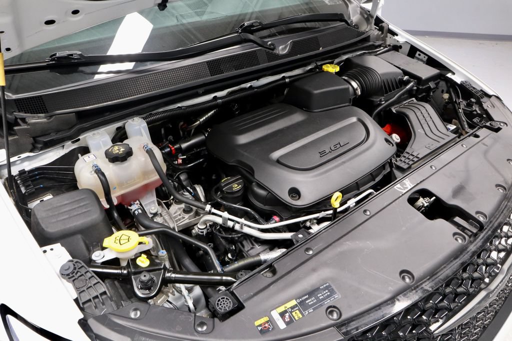 Used 2025 Chrysler Pacifica Limited FWD image 19