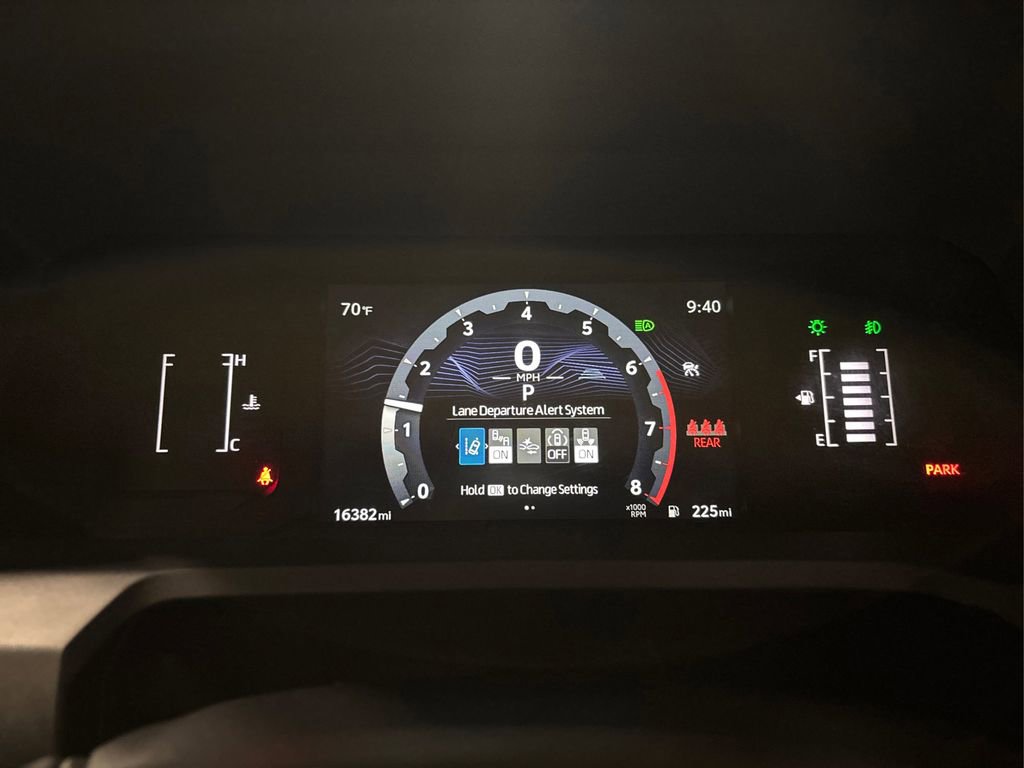 Used 2025 Toyota Tacoma SR5 AWD/4WD image 27