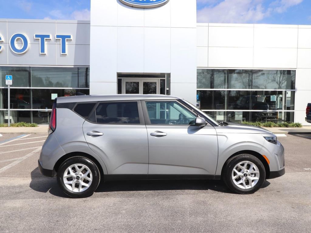 Used 2025 Kia Soul LX w/ LX Technology Package image 6