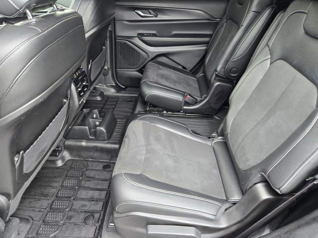 Used 2024 Jeep Grand Cherokee L Altitude image 28