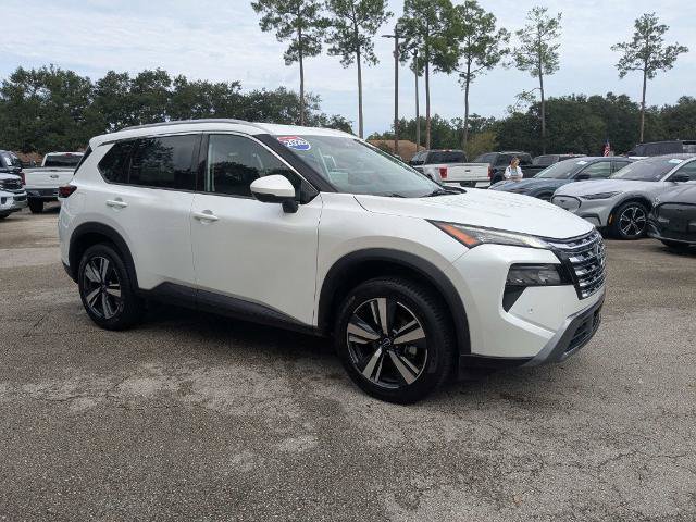 Used 2026 Nissan Rogue SL FWD image 2